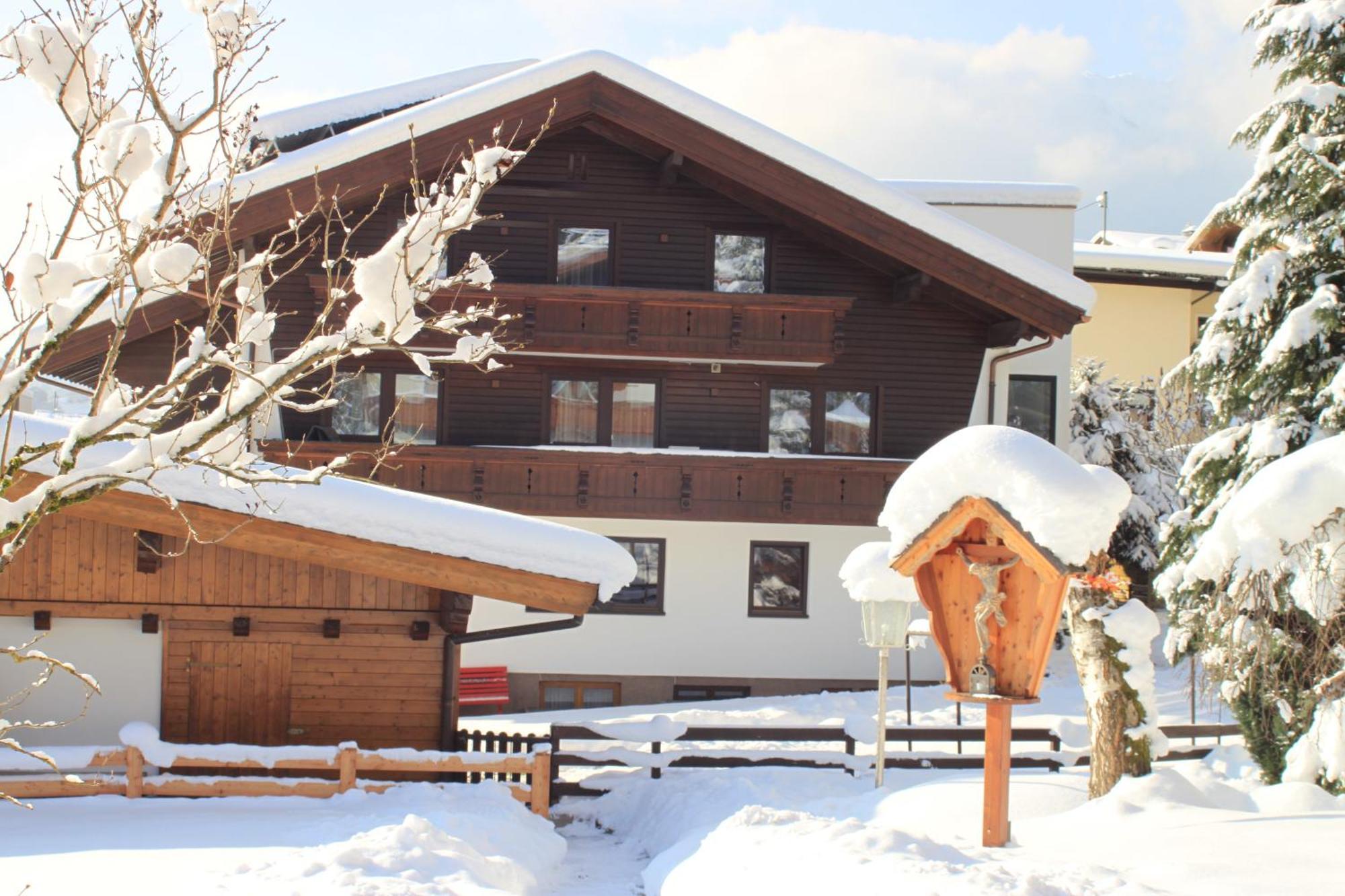 Gastehaus Waldrand Garni Hotel Wiesing Exterior photo